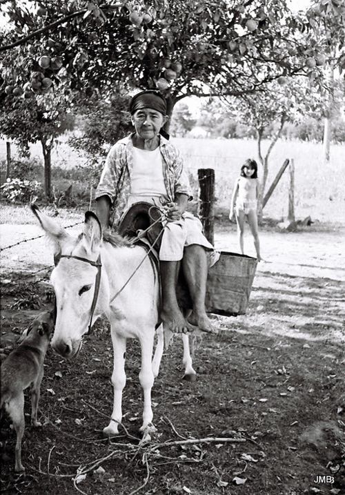 AÑO 1972 - BLANCO Y NEGRO - VIDA CAMPESINA EN PARAGUAY (JOSÉ MARÍA BLANCH)